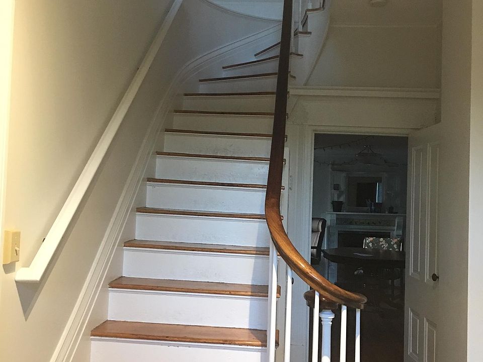 Lobby / foyer with stairs leading to 2nd level.