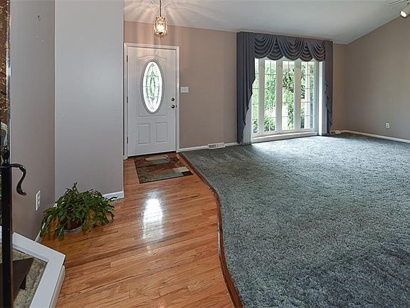 4th image of 26984 Driscoll Ln