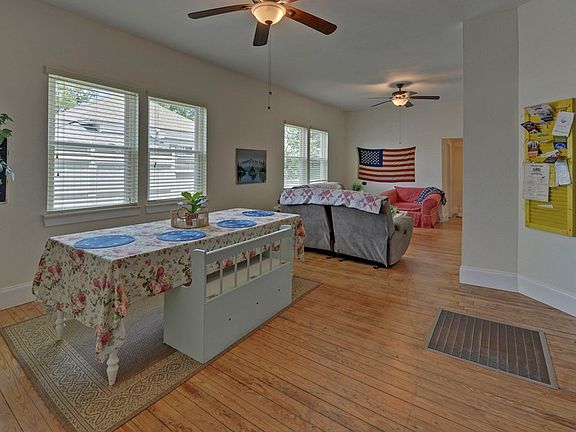 4th image of 123 College St