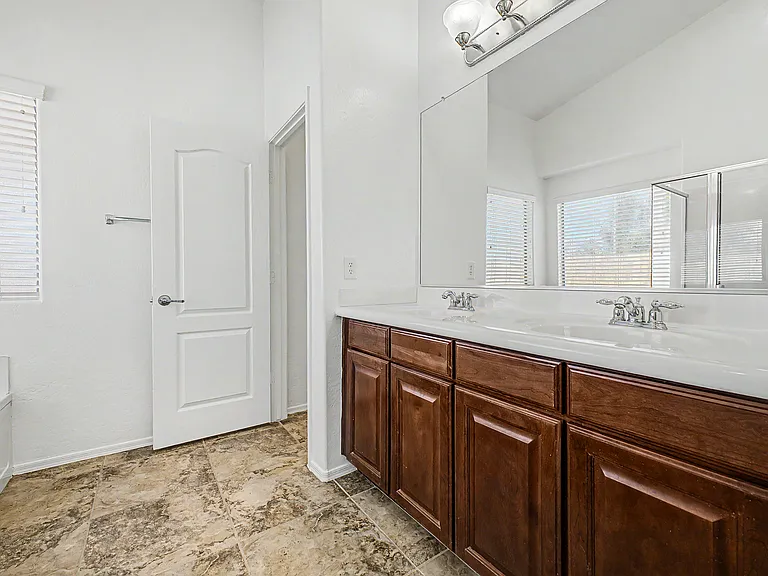 6918 S 46th Ln — Photo 17