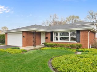 913 S We Go Trl, Mount Prospect, IL