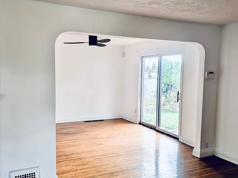 A charming 3-bedroom, 1-bathroom in Maple Heights — Photo 5