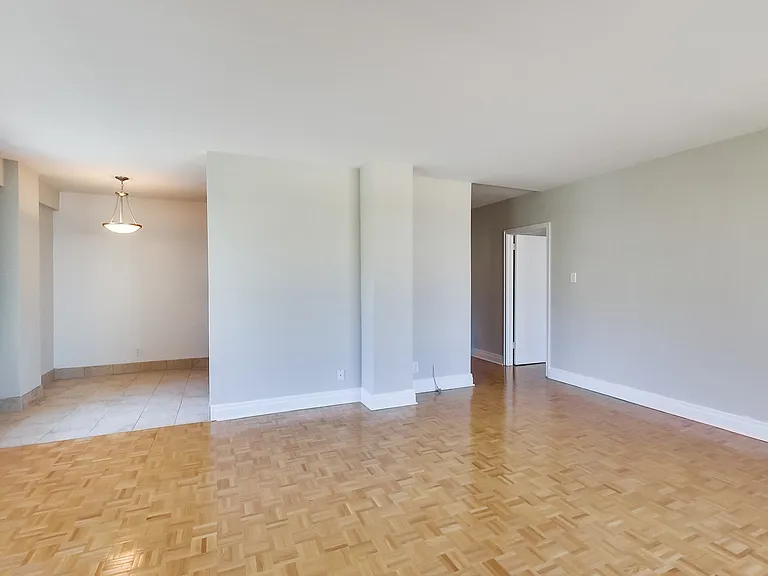 2100 Bathurst St #308 — Photo 63