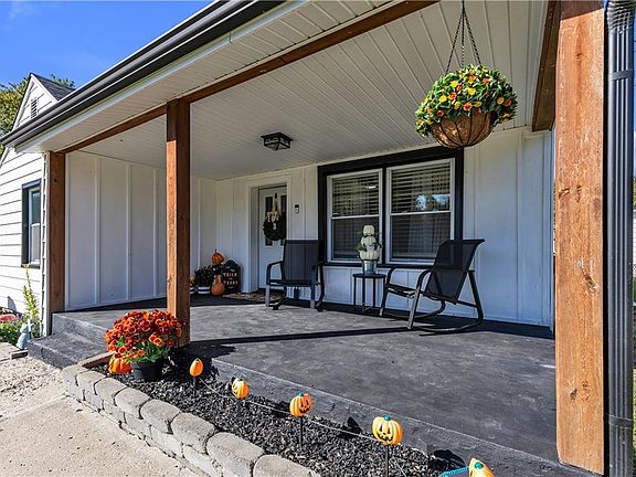 2nd image of 5524 NE Amazonia Rd
