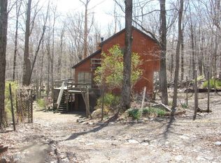 500 Hawk Ct, Bushkill, PA 18324