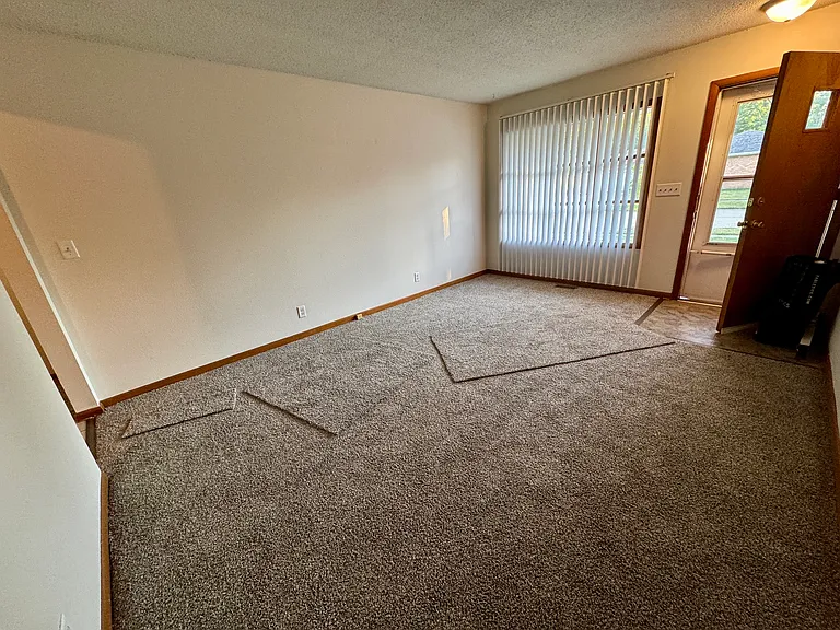 1102 Brighton Dr #B — Photo 3