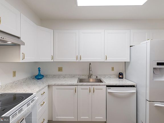 4th image of 1701 Mount Washington Ct Unit K