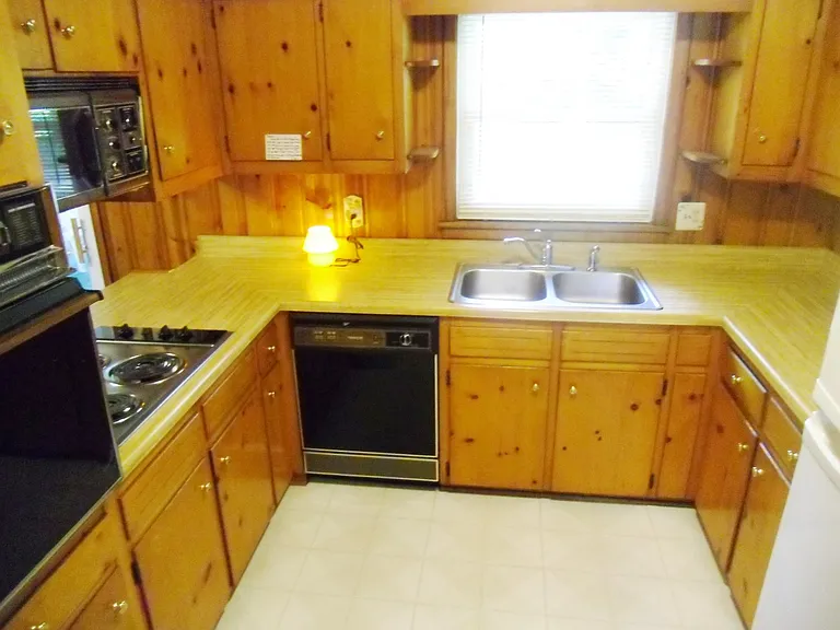 2604 Princess Ln SE — Photo 4