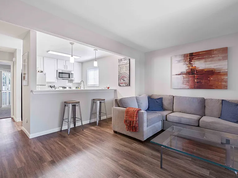Terra House Apartments — Photo 3