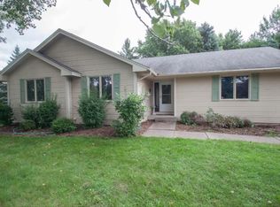 10415 Homeward Hills Rd, Eden Prairie, MN 55347