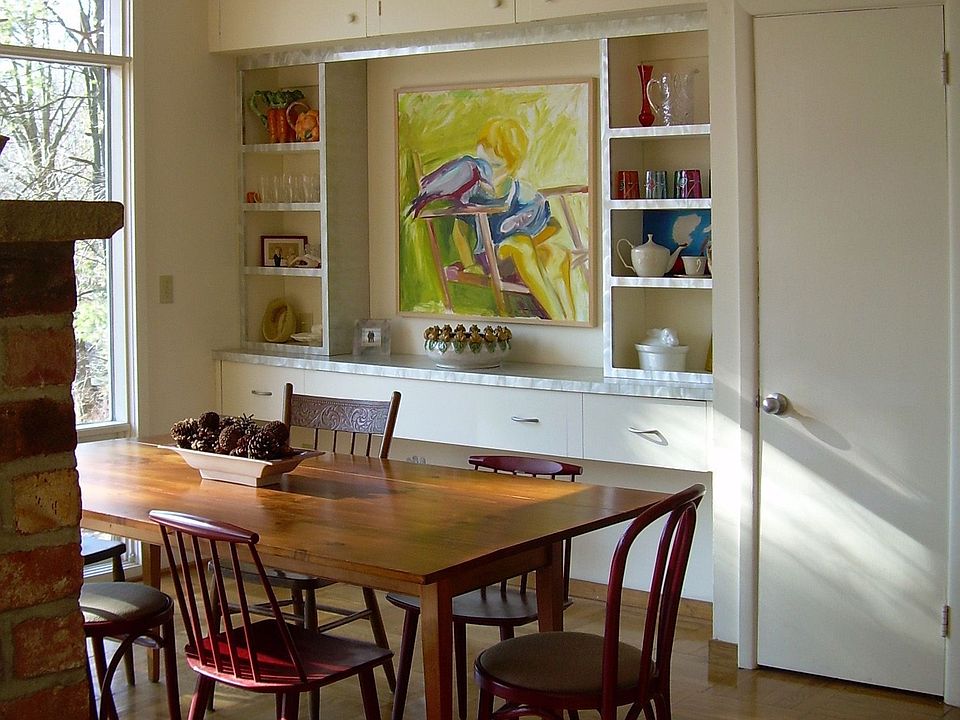 2nd image of 7 Zinn Rd