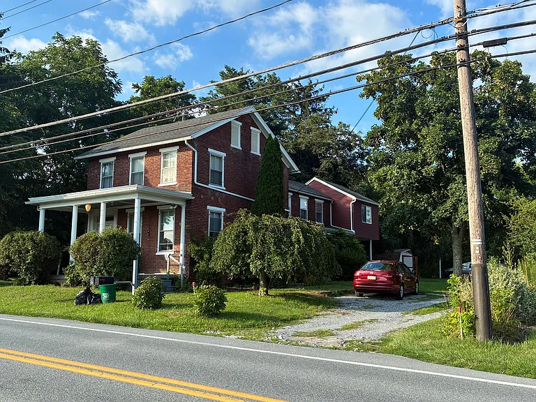 164 S River St #B — Photo 25