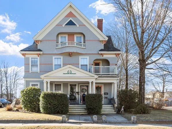 7 E Main St, Ayer, MA 01432