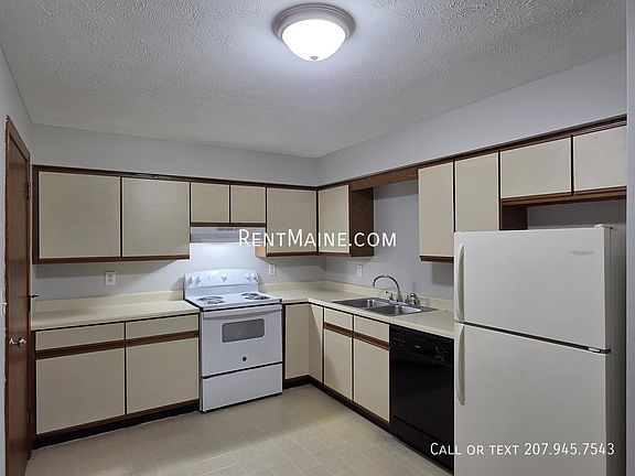 3rd image of 6 Hartley St APT 2