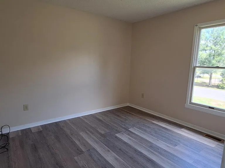 110 Woodrow Rd — Photo 6