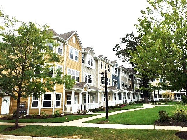 1st image of 74 Lakeview Pl