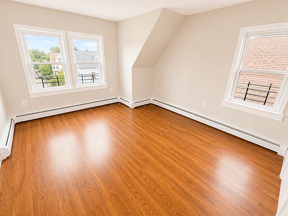 5th image of 34 Clinton Pl #3R