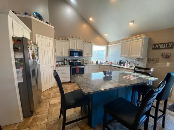 3800 Clayton Dr, Leavenworth, KS 66048