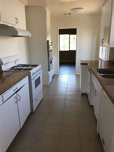 3 bed, 1390 sqft, $3,800 — Photo 2