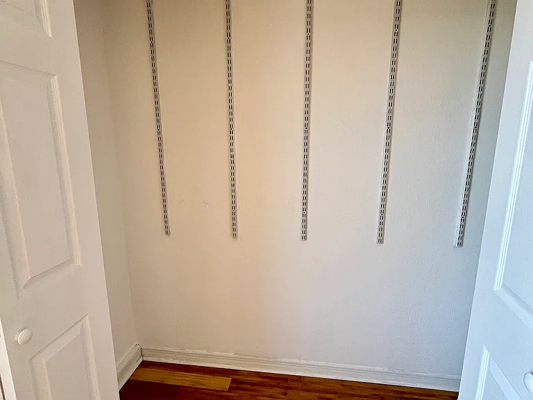908 Laura St — Photo 10
