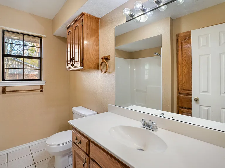 300 E Short St — Photo 20