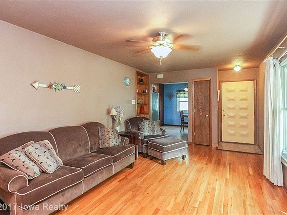 3rd image of 907 N 1st St