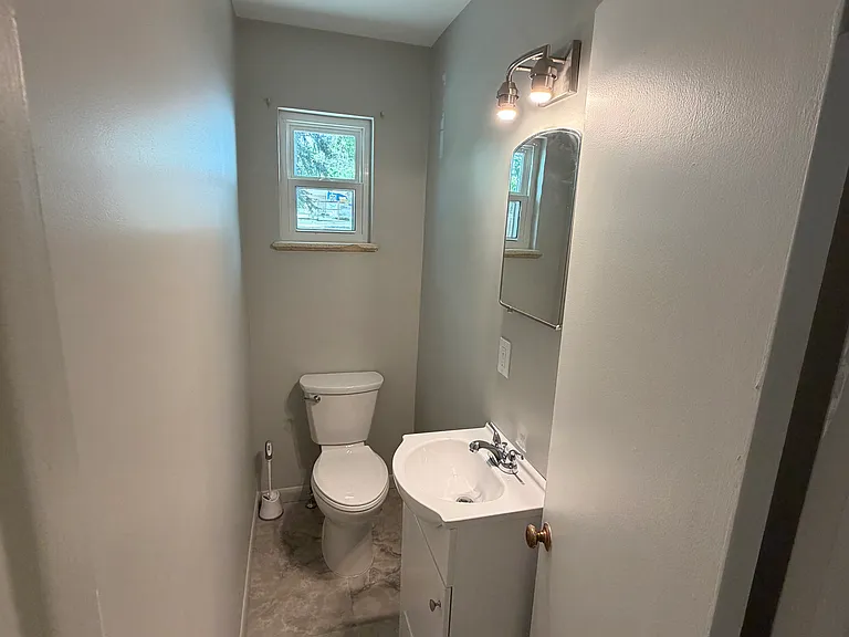 1025 Estes St — Photo 11