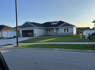 512 Forest View Dr, Holmen, WI 54636