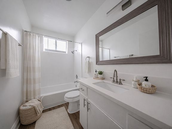 4th image of 123 Mira Mar Ave #6