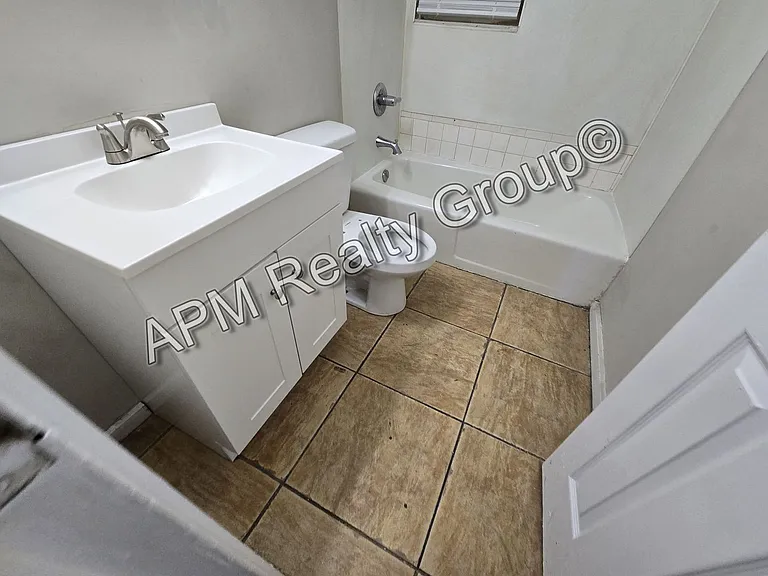 2715A Howell Ave — Photo 8
