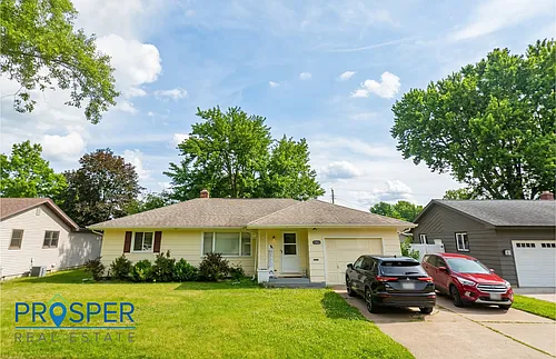 1015 E Lexington Blvd Photo 1