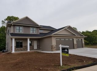 W6032 Ryford St, Menasha, WI 54952