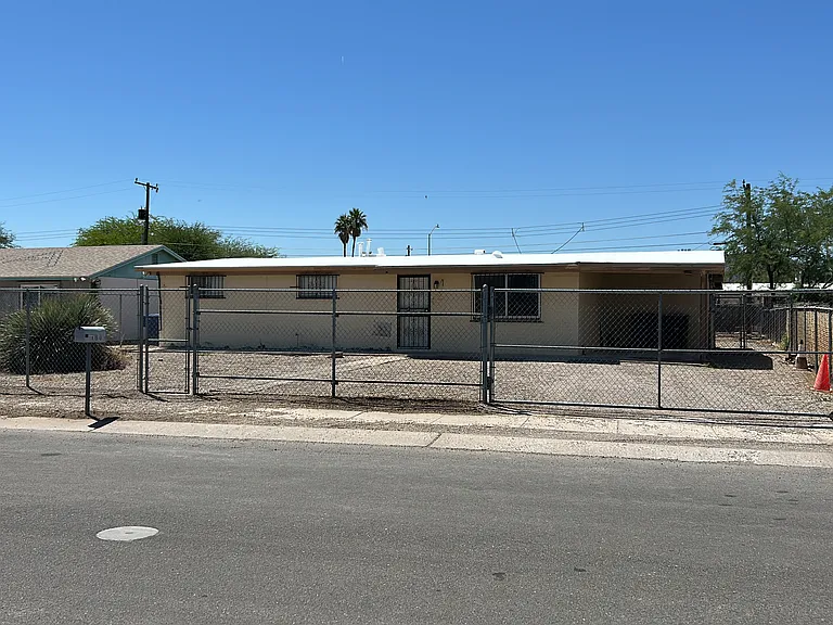 1849 W Waverly St — Photo 2