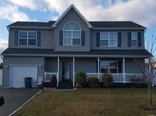 8 Fowler Ln, Amityville, NY 11701