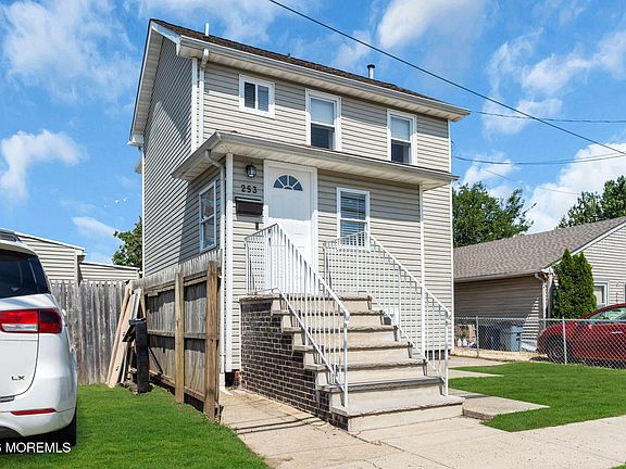 3rd image of 253 1st St