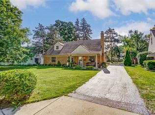 724 Oakview Dr, Kettering, OH 45429