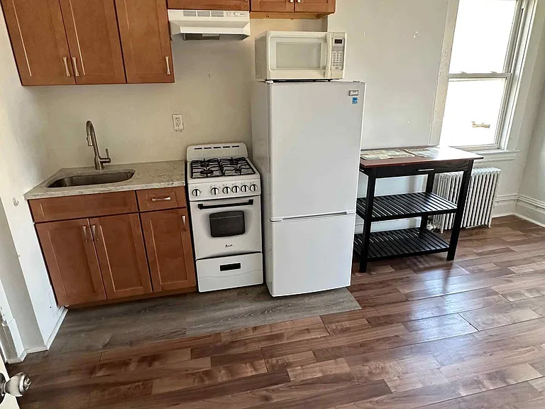 115 5th Ave S #3 — Photo 1
