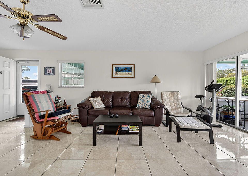 1st image of 622 Hummingbird Lane
