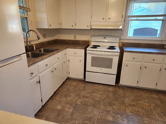 3rd image of 706 E 6th Ave