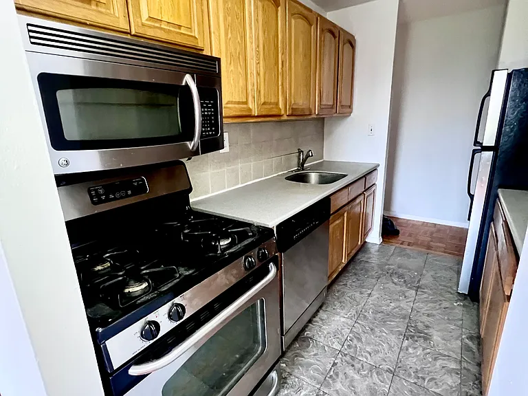 4430 Douglaston Pkwy #6H — Photo 15