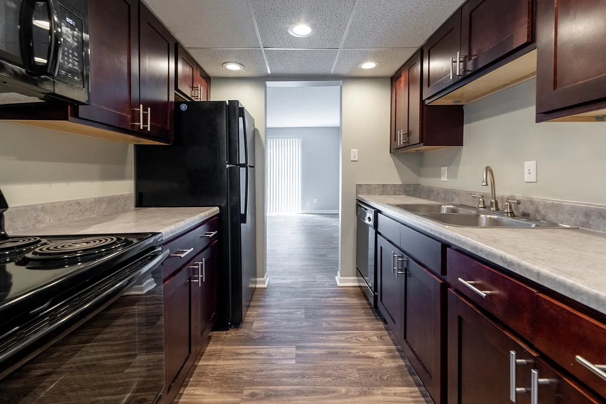 Barrington Estates Apartments — Photo 1