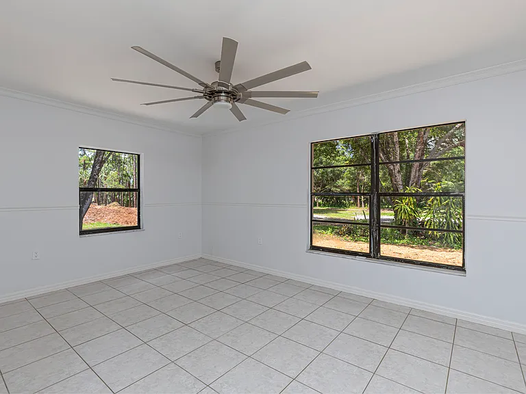 1750 Washburn Ave — Photo 10