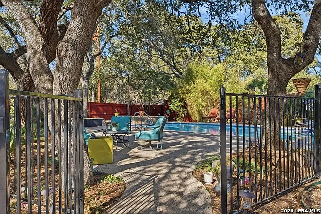 4 bed, 3.0 bath, 3590 sqft, $3,900 — Photo 2