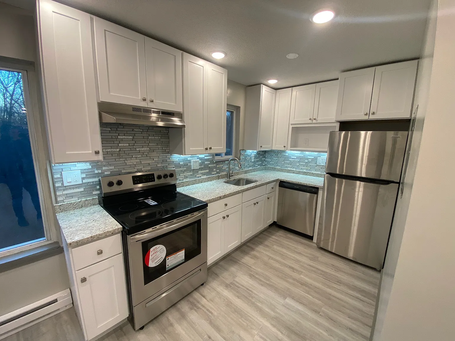 2 bed, 950 sqft, $1,700 — Photo 2