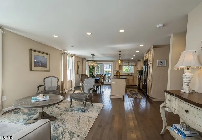 32 Beechwood Rd — Photo 4