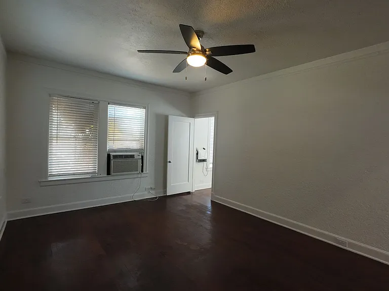 703 W French Pl — Photo 9
