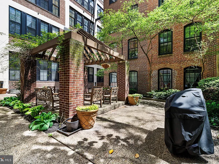 315 New St #517 — Photo 31