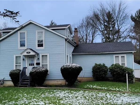 385 Bell St, Chagrin Falls, OH 44022