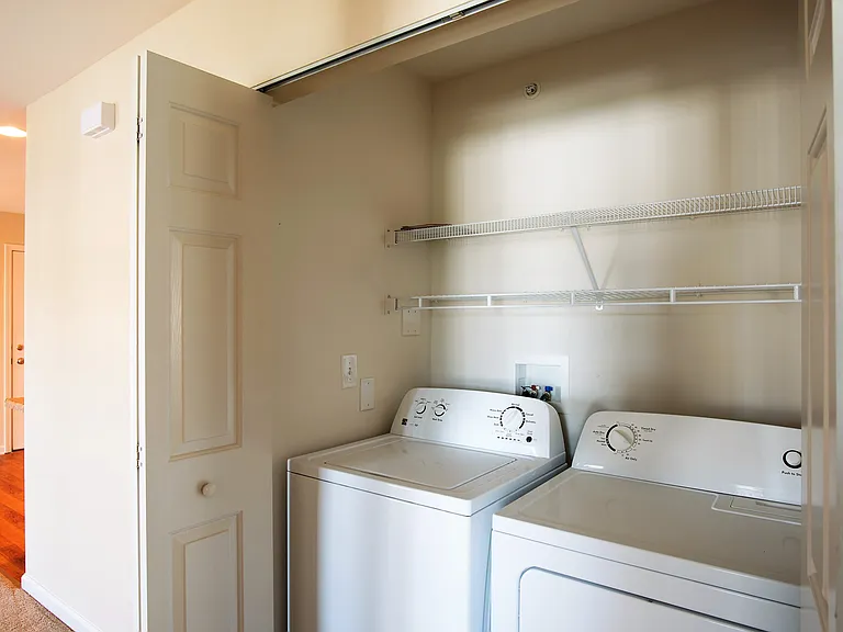 Kendall Square Apartments — Photo 8