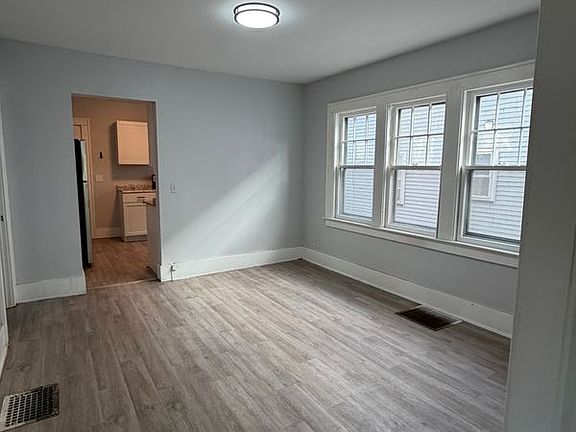 3rd image of 226 Shelter St